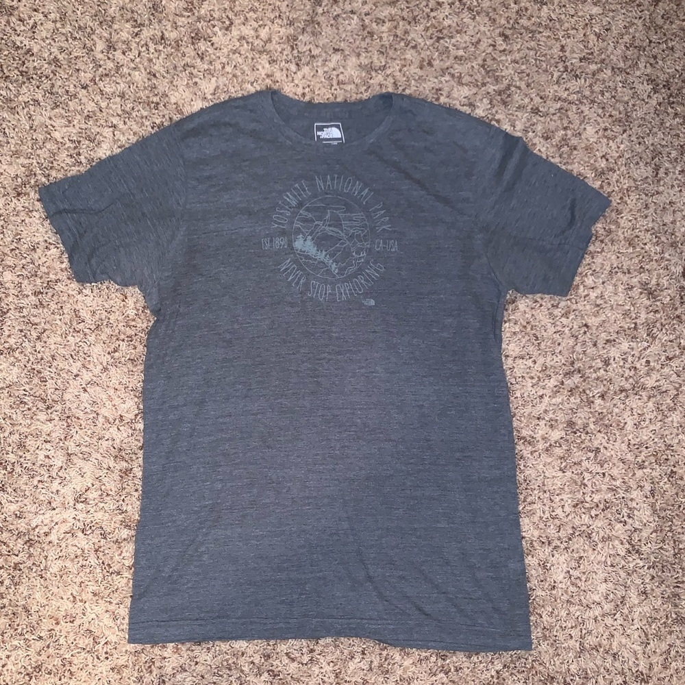 Men’s North Face t shirt